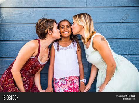 mother daughter lesbian|A Mom Proves Shes OK With Her Lesbian Daughter in